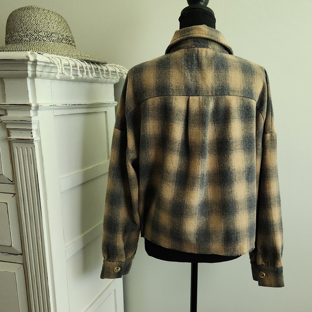 Mod Ref Plaid Cropped Shacket - image 7